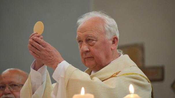 <p>Vor zehn Jahren konnte Hermann Pint ebenfalls in Rocherath bereits sein goldenes Priesterjubiläum feiern. Der aus Crombach stammende Geistliche ist inzwischen 85 Jahre alt.</p>