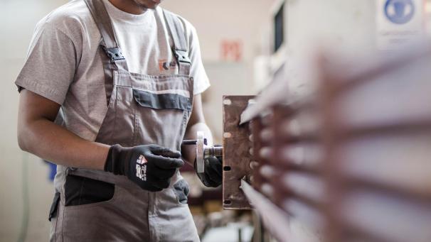 <p>Auch wenn es spürbare Bemühungen gibt, Migranten in den Arbeitsmarkt zu integrieren, bleibt noch viel zu tun.</p>