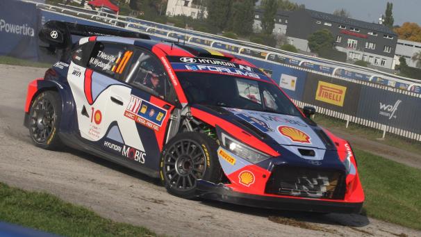 <p>Thierry Neuville (Hyundai) hat bislang bei der Rallye Zentraleuropa mit einer starken Fahrleistung überzeugt.</p>