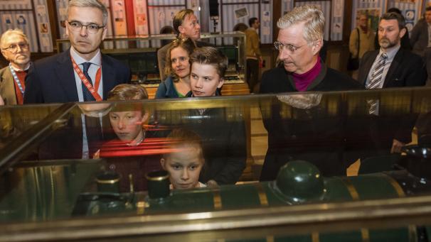 <p>Dieses Bild von König Philippe und seinen Kindern ist im Frühjahr 2017 entstanden, bei der Museumsnacht in Brüssel im Eisenbahnmuseum „Train World“.</p>