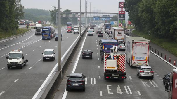 <p>Verkehr auf der E40, in der Nähe der angesprochenen Anbindung.</p>