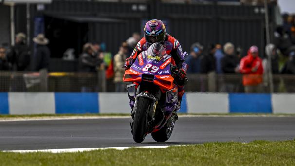 <p>Bei noch drei ausstehenden Rennwochenenden liegt Jorge Martin (in Aktion) in der Gesamtwertung 20 Punkte vor Titelverteidiger Bagnaia.</p>