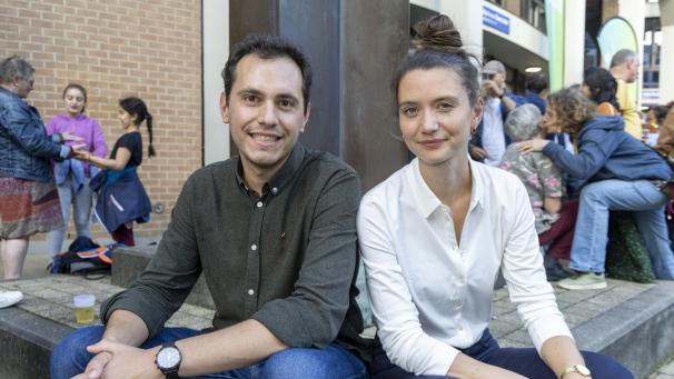<p>Das neue Führungsduo von Ecolo, Samuel Cogolati und Marie Lecocq in Neu-Löwen, wo die Grünen nach 24 Jahren die Bürgermeisterschärpe abgeben mussten.</p>