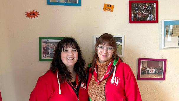 <p>Celia Marx (links) und Lena Barth sind die beiden pädagogischen Mitarbeiterinnen im KLJ-Büro.</p>