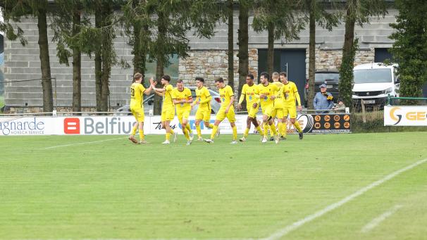 <p>Weywertz bejubelt den glanzlosen Derbysieg gegen Amel.</p>