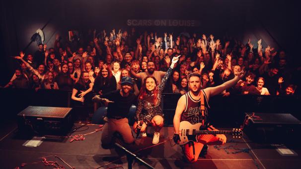 <p>Strahlende Band, strahlende Fans: Scars on Louise präsentierten ihr Debütalbum in einer energiegeladenen Show im Triangel.</p>