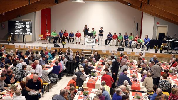 <p>Die Festhalle „Zum Tünnes“ war beim 33. Tag der Krebshilfe gut besucht. Dem Publikum wurde wie immer ein breitgefächertes Unterhaltungsprogramm geboten und alle Teilnehmer traten kostenlos auf.</p>