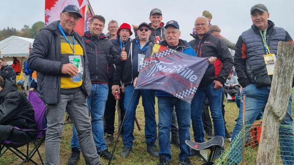 <p>Die mitgereisten Neuville-Fans konnten bei der CER noch nicht mit ihrem Idol den Titel feiern.</p>