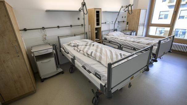 <p>Krankenhausbetten in der Rettungsstelle vom Vivantes Auguste-Viktoria-Klinikum</p>