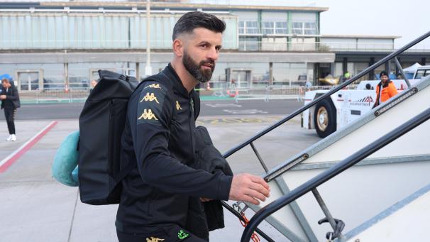 <p>Cercle-Trainer Muslic Miron beim Abflug nach Island</p>
