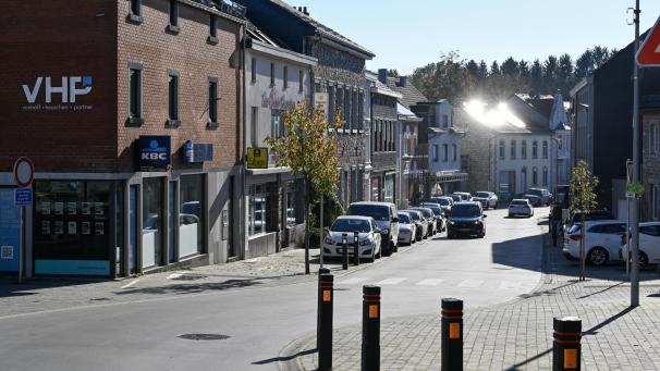 <p>Drei Jahre dauerte der Streit um den mangelhaften Straßenbelag der Raerener Hauptstraße. Mit einem Vergleich findet das Kapitel nun wohl einen versöhnlichen Abschluss.</p>