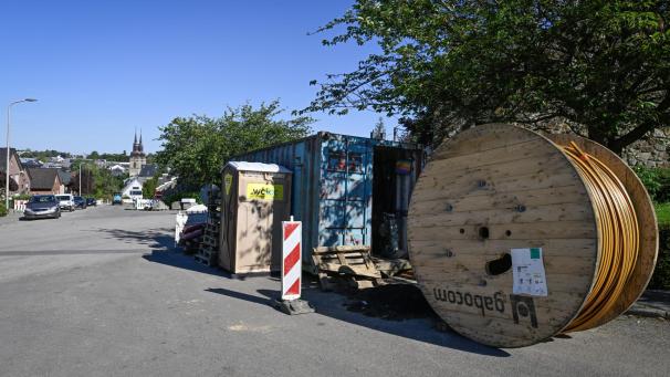 <p>So wie hier im Eupener Ibern-Viertel, werden ab nächster Woche auch in der Schulstraße Arbeiten am Glasfasernetz vorgenommen.</p>