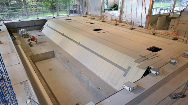 <p>Die letzte große Baustelle: Das Sportbecken soll ab kommender Woche neu verfliest werden. Die Arbeiten sollen bis zu den Weihnachtsferien abgeschlossen sein.</p>
