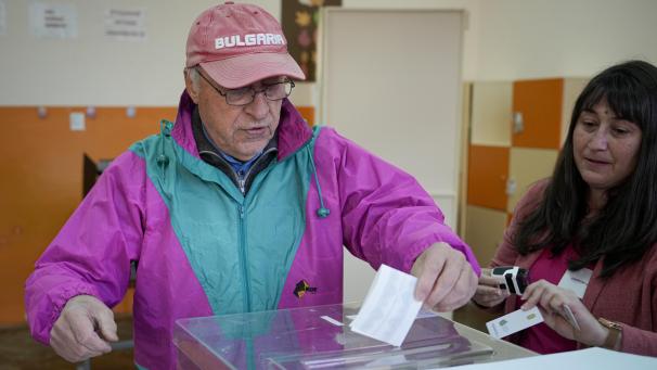 <p>Bulgarien hat am 9. Juni 2024 zum sechsten Mal binnen drei Jahren ein neues Parlament gewählt. Nach drei gescheiterten Versuchen der Regierungsbildung sind die Stimmberechtigten aufgerufen, am 27. Oktober zum siebten Mal seit 2021 ein neues Parlament zu wählen.</p>