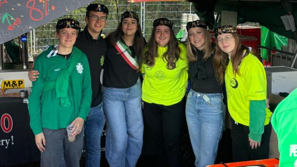 <p>Eine Gruppe Eumaven an ihrem Stand während des diesjährigen 24-Stunden-Rennens.</p>