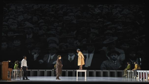 <p>Die Geschichte der Familie Strom-Daley steht als Spiegel der Zeitgeschichte im Zentrum der Oper „The time of Our Singing“ von Kris Defoort.</p>