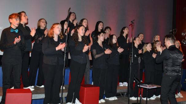 <p>Der Jugendchor „Laulaja“ begeisterte die Zuhörer im Kino Scala.</p>