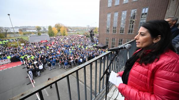 <p>Daniela Cavallo, Vorsitzende des Gesamt- und Konzernbetriebsrats der Volkswagen AG, spricht bei einer Informationsveranstaltung des Gesamtbetriebsrates im VW-Stammwerk Wolfsburg.</p>