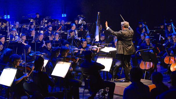 <p>Die Klangsprache von John Williams steht eindeutig in der Tradition der Spätromantik, verlangt dem Orchester wirklich alles ab.</p>