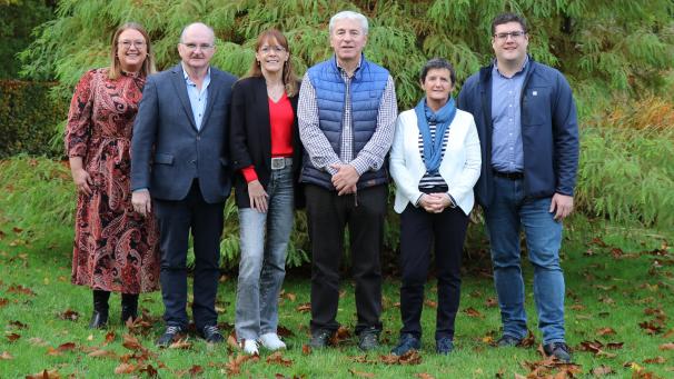 <p>Caroline Hagelstein, Leo Kreins, Margret Schmitz, Werner Henkes, Gaby Schröder und Alexander Wansart (v.l.n.r.) übernehmen Verantwortung in St.Vith.</p>