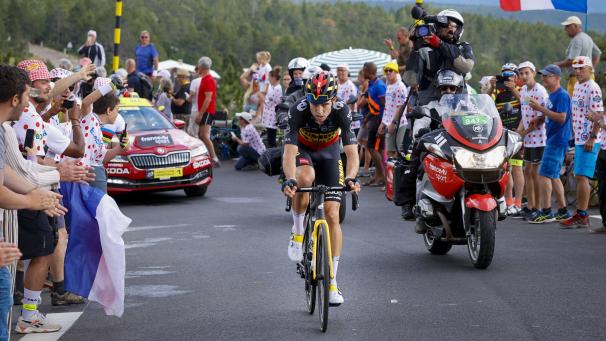 <p>Der berüchtigte Anstieg des Mont Ventoux (hier Wout van Aert bei der Tour 2021) kehrt zurück ins Streckenprogramm.</p>