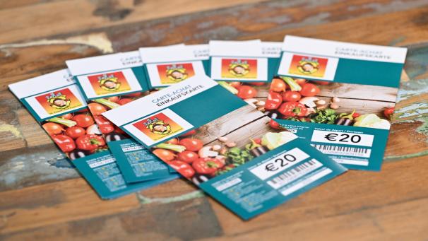 <p>Alleine im vergangenen Jahr brachte der Eupener Vinzenz Verein rund 120.000 Euro auf, um hilfsbedürftige Einwohner mit solchen Lebensmittelschecks zu unterstützen.</p>