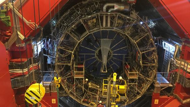 <p>Der große Teilchenbeschleuniger LHC rund 100 Meter unter der Erde im schweizerisch-französischen Grenzgebiet bei Genf</p>