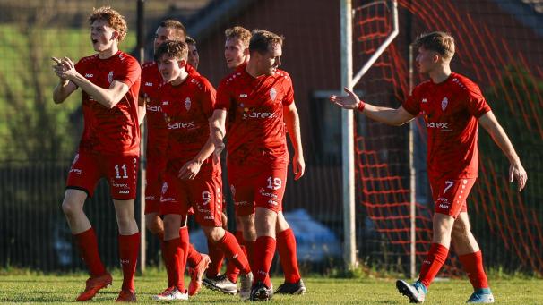 <p>Der Lontzener Aufwärtstrend hält an, auch dank 1:0-Torschütze Ludwig Bühler (Nummer neun).</p>