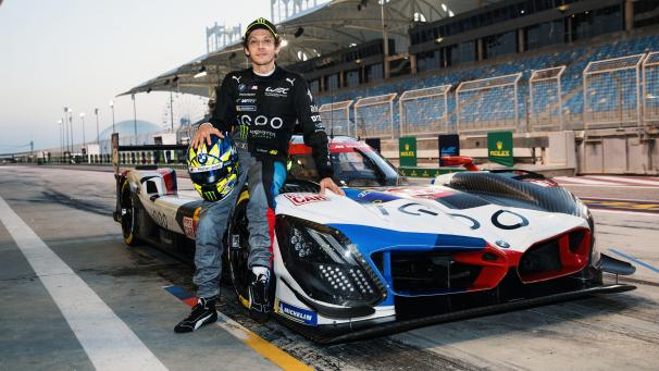 <p>Valentino Rossi durfte das BMW-Hypercar testen.</p>