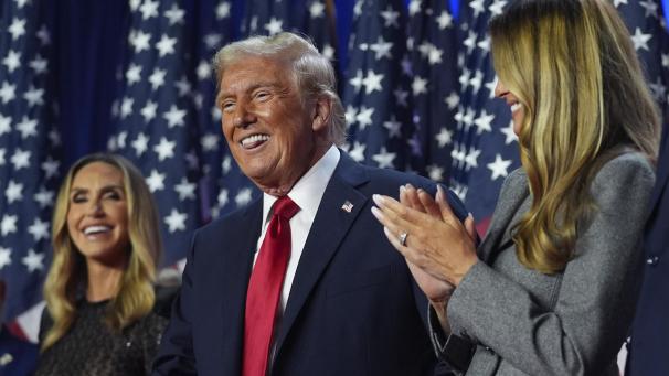 <p>Donald Trump ist die Genugtuung ins Gesicht geschrieben. „Es ist ein politischer Sieg, wie ihn unser Land noch nie erlebt hat“, rief der Republikaner seinen Anhängern in einem Tagungszentrum im Bundesstaat Florida zu.</p>