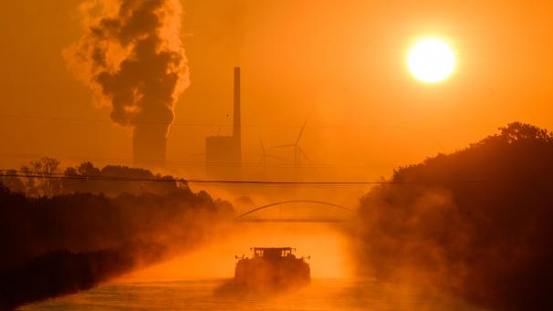 <p>Das aktuelle Jahr wird dem EU-Klimawandeldienst Copernicus zufolge so gut wie sicher das erste Jahr seit Aufzeichnungsbeginn werden, in dem es im Durchschnitt mehr als 1,5 Grad wärmer als im vorindustriellen Mittel war.</p>