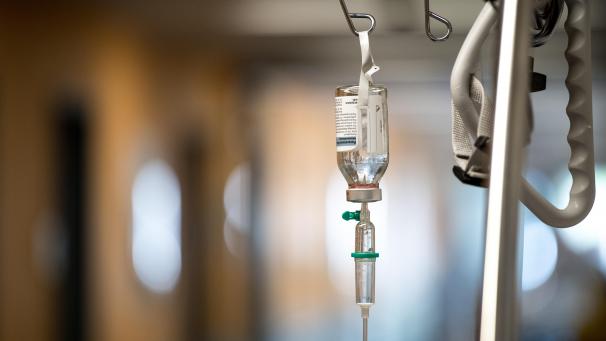 <p>Viele Krankenhäuser hängen weiterhin am Tropf.</p>