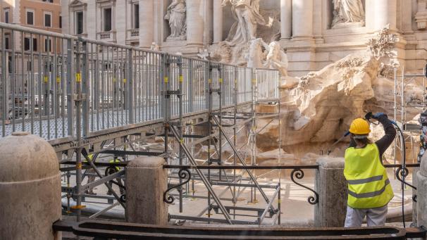 <p>Der Trevi-Brunnen wurde geleert, um Wartungsarbeiten durchzuführen, die bis etwa September 2025 dauern werden.</p>