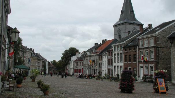 <p>Die Kirche Saint-Georges nimmt einen zentralen Platz in Limbourg ein und ist weithin sichtbar.</p>