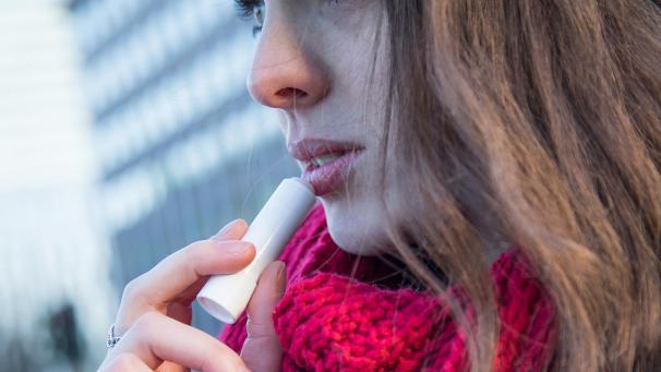 <p>Der Lippenbalsam kann die empfindliche Haut der Lippen pflegen.</p>