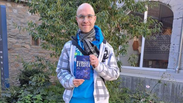 <p>Olivier Watroba liest bei Seitenstraße aus seinem Buch.</p>
