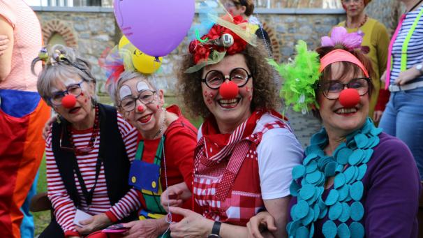 <p>Die Clowns lachen, zaubern oder sind einfach nur da.</p>