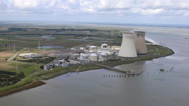 <p>Das Kernkraftwerk von Doel befindet sich im Hafen von Antwerpen am linken Ufer der Schelde.</p>