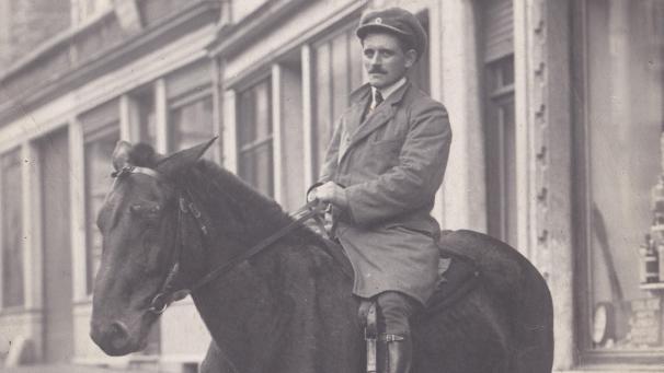 <p>Herman Franssen hoch zu Ross in Herve. Die Geschichte des Montzeners und seines Pferdes ist durchaus eine besondere.</p>