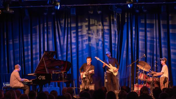<p>Aaron Parks (Piano), Greg Tuohey (Gitarre), David Ginyard Jr. (E-Bass) und Jongkuk Kim (Drums) am Samstagabend im Alten Schlachthof</p>