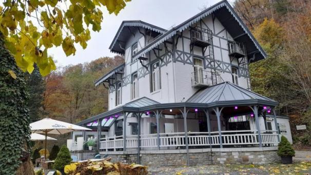<p>Das Hotel-Restaurant „La Tonnellerie“ liegt im Parc de 7 heures.</p>