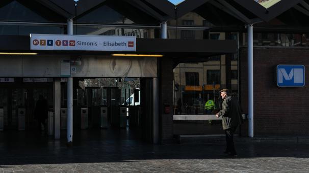 <p>Ein Blick auf die Metro- und Tramstation Simonis</p>