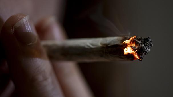 <p>Für einen Angeklagten ging die „Drogenkarriere“ früh los: Bereits mit 13 Jahren rauchte er Cannabis.</p>