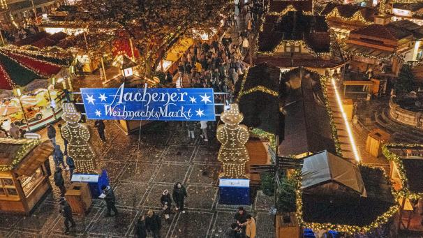 <p>Der Aachener Weihnachtsmarkt ist ein wahrer Menschenmagnet im Herzen der Aachener Altstadt.</p>