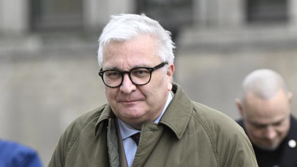 <p>Vor zwei Jahren versuchtePrinz Laurent, sich offiziell als Selbstständiger registrieren zu lassen, was jedoch von der zuständigen Behörde abgelehnt wurde.</p>