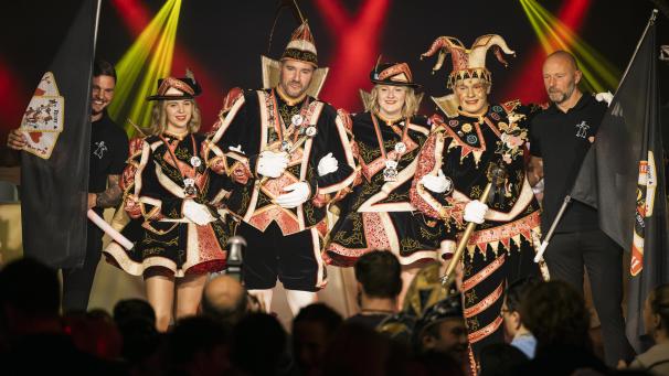 <p>David I. (Didderen), seine Pagen Alison (Hick) und Lidivine (Georis) und Hofnarr Rudy (Claes) starteten am Samstag in die Jubiläumssession des WeHeLo-Karnevals.</p>