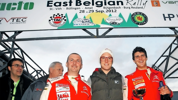 <p>Der Rallyesport ist Familiensache bei den Neuvilles: Hier Alain, Thierry und Yannick (v.l.) 2018 auf dem Podium der East Belgian Rally.</p>