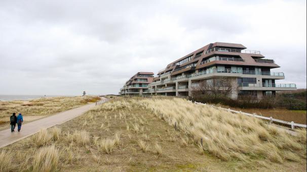 <p>Ein Blick auf den Komplex Finis Terrae in Knokke-Heist</p>