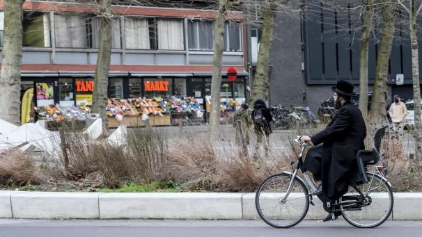 <p>Etwa 45.000 Juden leben gegenwärtig in Belgien, davon allein 20.000 in Antwerpen.</p>