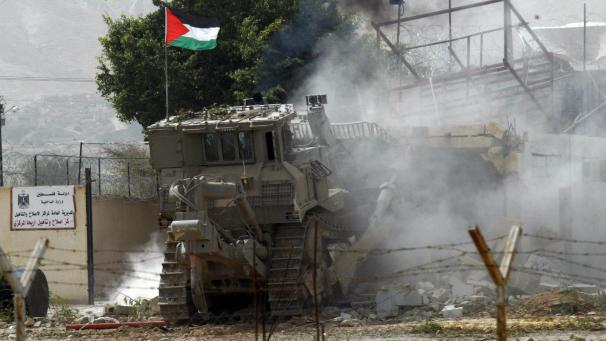 <p>Caterpillar-Bulldozer werden laut DBIO-Bericht gezielt von der israelischen Armee eingesetzt, um palästinensische zivile Infrastruktur im Westjordanland und Gaza zu zerstören.</p>